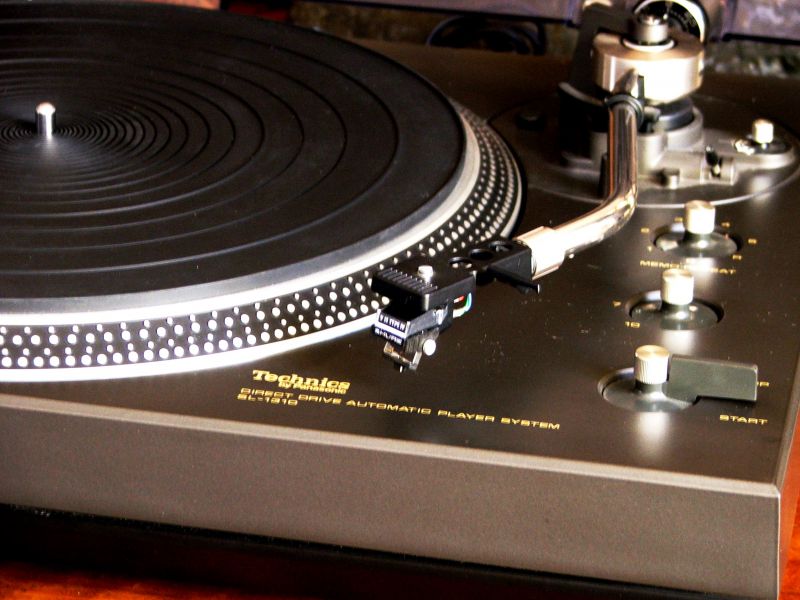 platine technics sl 1310 + shure v15 - DISQUANTIQUE