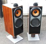 paire d'enceintes B&W DM7  noyer /alu